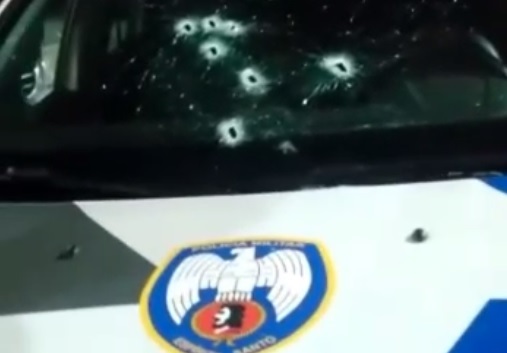 Viatura da Polícia Militar é recebida a tiros em bairro de Vitória