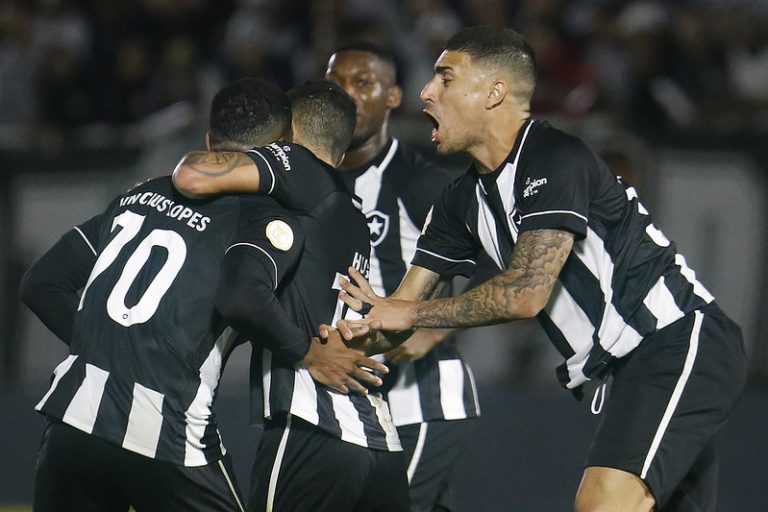 Botafogo vence fora em jogo com dois gols anulados do Bragantino pelo VAR