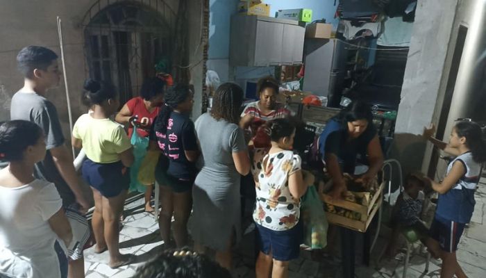 Projeto voluntário oferece reforço escolar e alimentação para famílias carentes