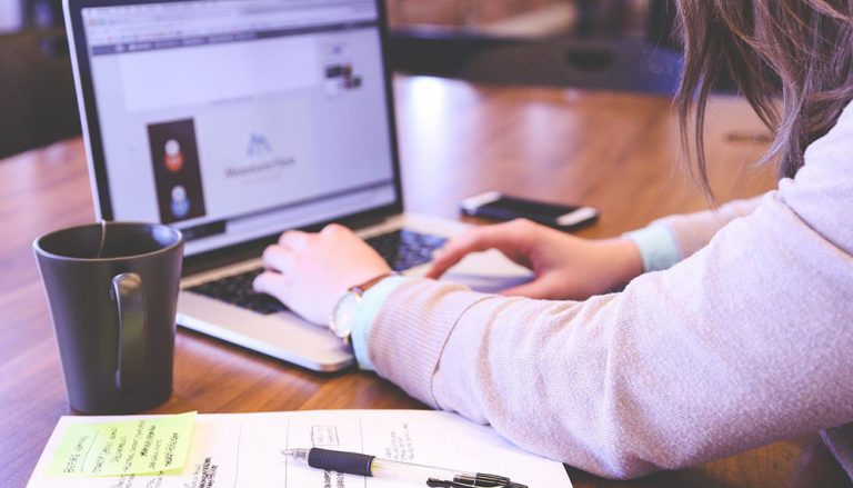 Justiça libera demissão por justa causa de quem fala mal da empresa na internet
