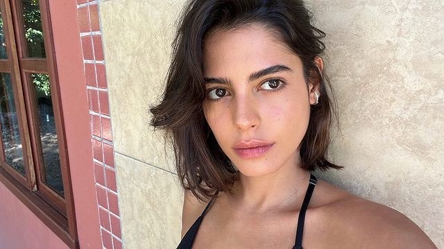 Julia Dalavia, a Guta de “Pantanal”, é vista em clima de romance com ator