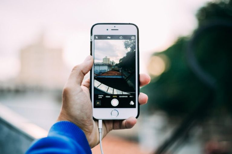 Como utilizar internet móvel em viagens internacionais, segundo especialista