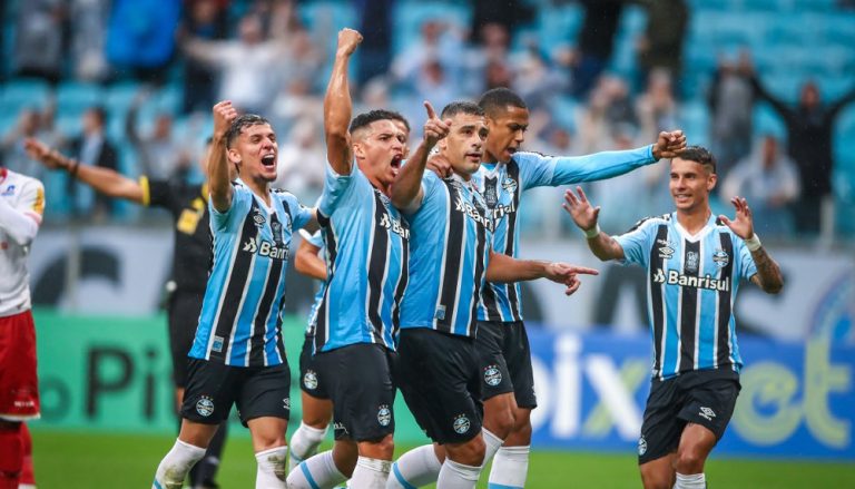Grêmio resolve jogo no primeiro tempo e bate Tombense por 3 x 0