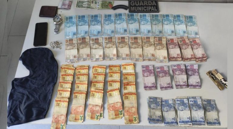 Carro é recuperado e mais de R$ 6 mil são aprendidos em Vila Velha