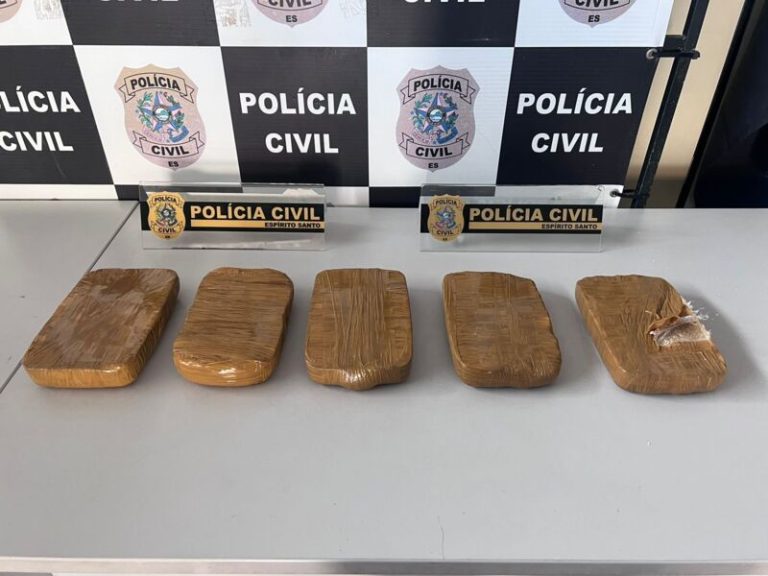 Mulher com um bebê no colo é presa com drogas na Rodoviária de Vitória