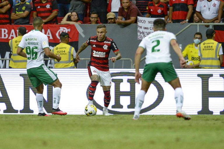 Flamengo goleia Juventude com quatro gols de cabeça na estreia de Cebolinha