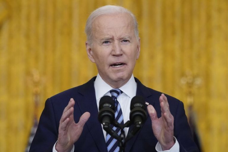 Biden recebe diagnóstico de covid e apresenta sintomas “muito leves”