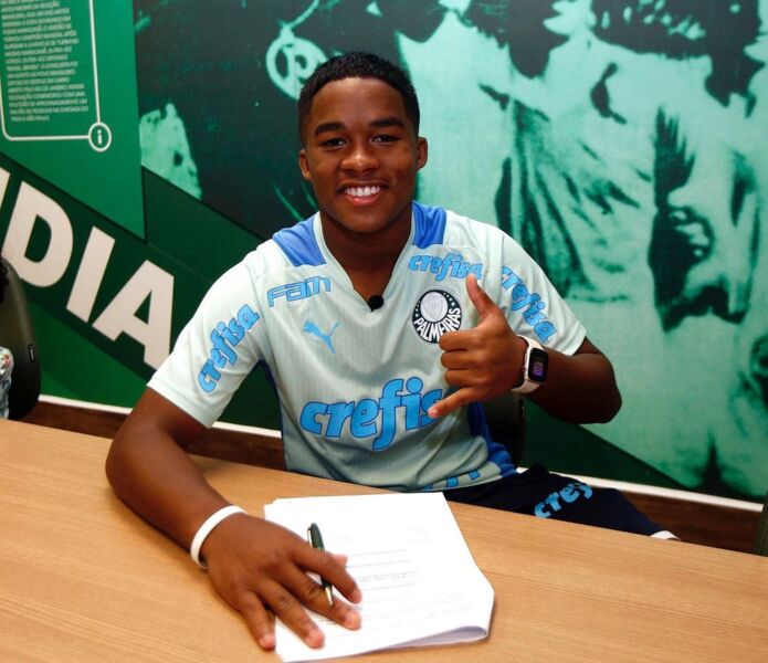 Atleta de 16 anos vira profissional do Palmeiras e é destaque em jornal espanhol