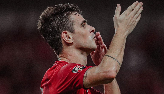 Flamengo e Corinthians de olho em Oscar e conversas por Suárez agitam o mercado