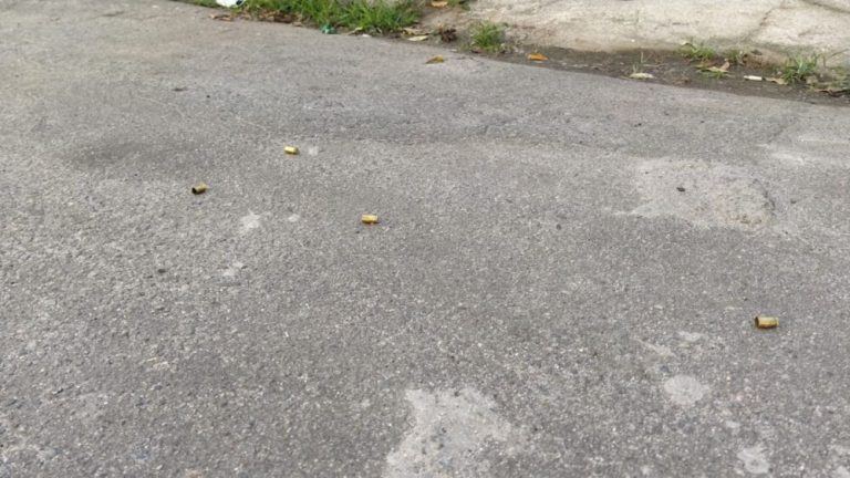 Motorista de aplicativo é baleado e passageiro morto a tiros em Vitória