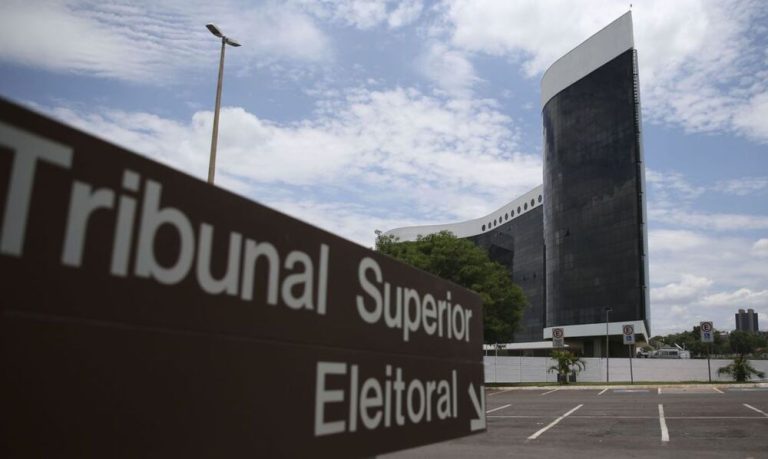 Aliado de Renan pede cancelamento de convenção do MDB