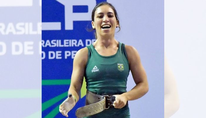Nathasha Rosa sobe ao pódio no Pan-Americano de Levantamento de Peso