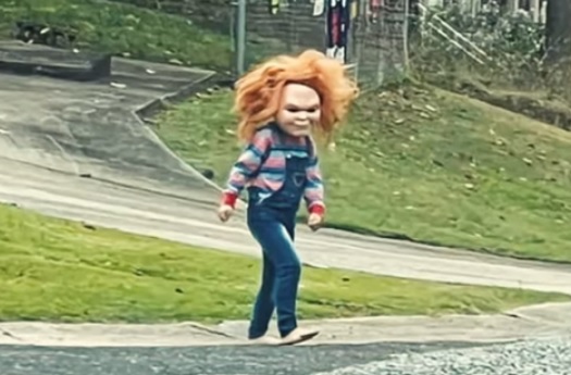 Vestida de Chucky, criança de 5 anos aterroriza moradores