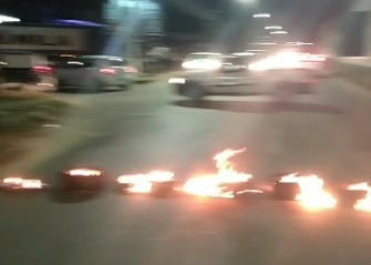Familiares de menina agredida em Viana fazem protesto na BR-262