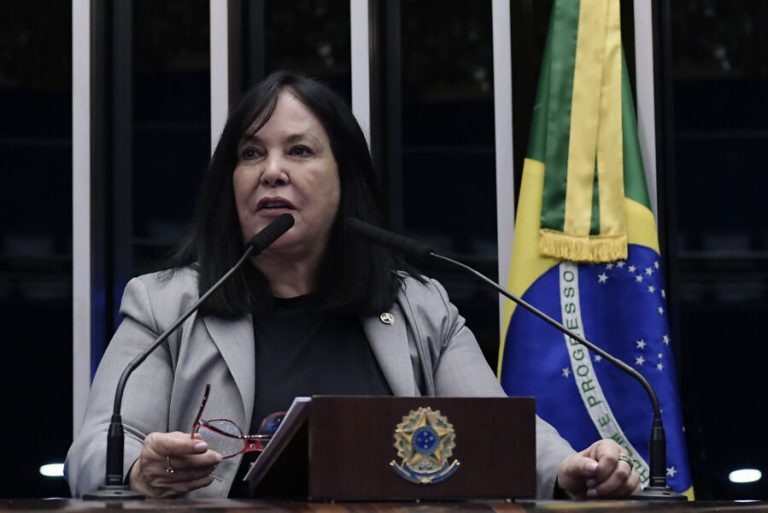 Candidatos ao Senado disputam apoio do governo