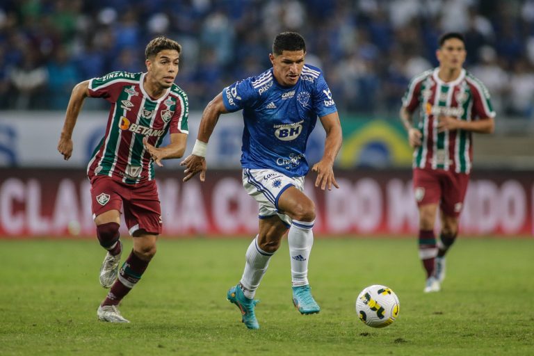 Fluminense supera o Cruzeiro, cala Mineirão lotado e avança na Copa do Brasil
