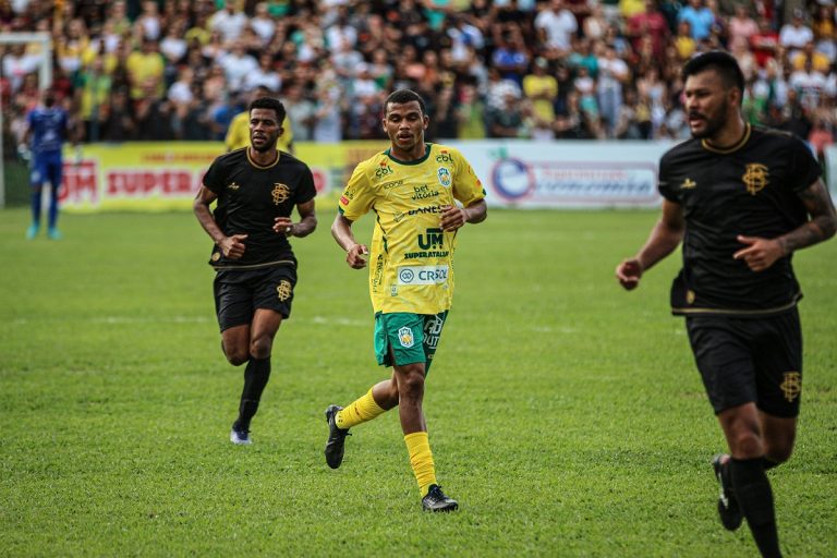 Com dois de Patrick, Nova Venécia abre vantagem contra o Brasiliense na Série D