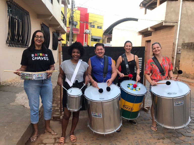 Mulheres montam bloco de afroreggae para combater o estresse