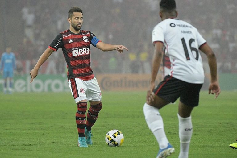 Flamengo domina, mas Athletico segura empate nas quartas de final