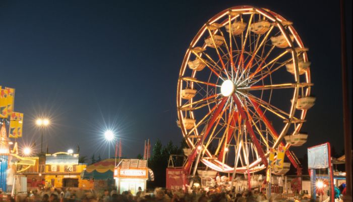 Menino de 10 anos morre em acidente em parque de diversões