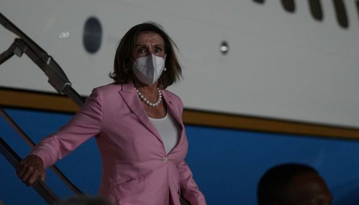 Nancy Pelosi chega a Taiwan e China responde com sobrevoo de jatos de guerra
