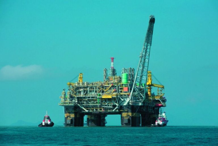 Empresas vão abrir novos empregos na área do petróleo