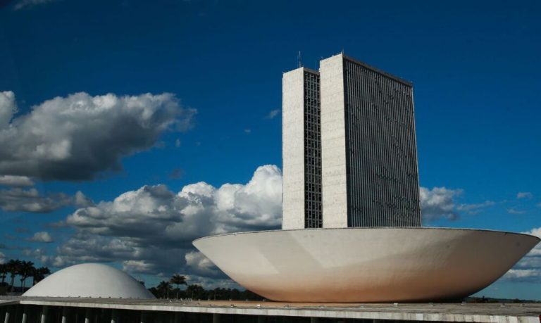 Câmara aprova medida provisória que muda vale-alimentação