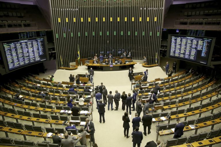 Câmara aprova projeto que autoriza prova à distância em concurso público