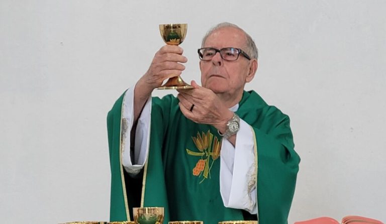 “Foi a melhor escolha que fiz”, diz 1º padre viúvo no ES