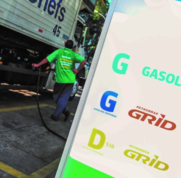 Diesel mais barato após 1 ano de alta