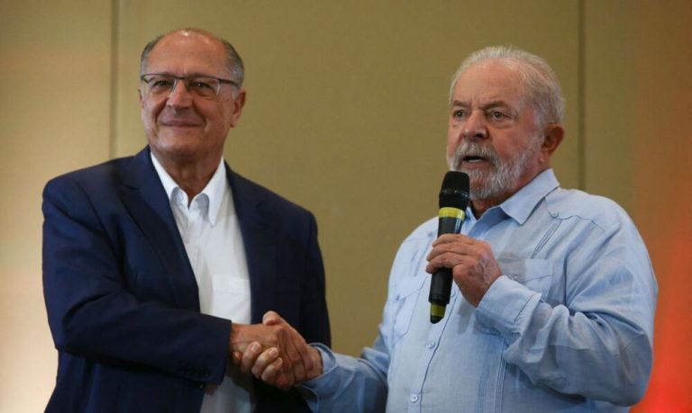 Chapa Lula-Alckmin registra candidatura no TSE