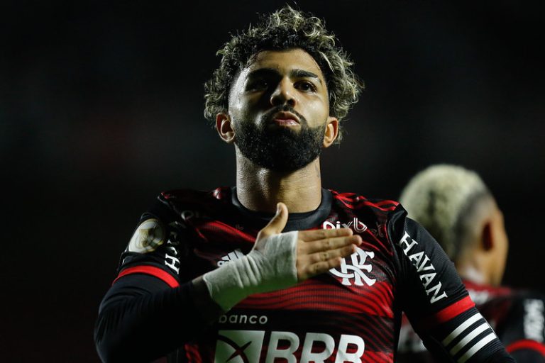 Flamengo vence o São Paulo no Morumbi e entra no G-4 do Brasileiro