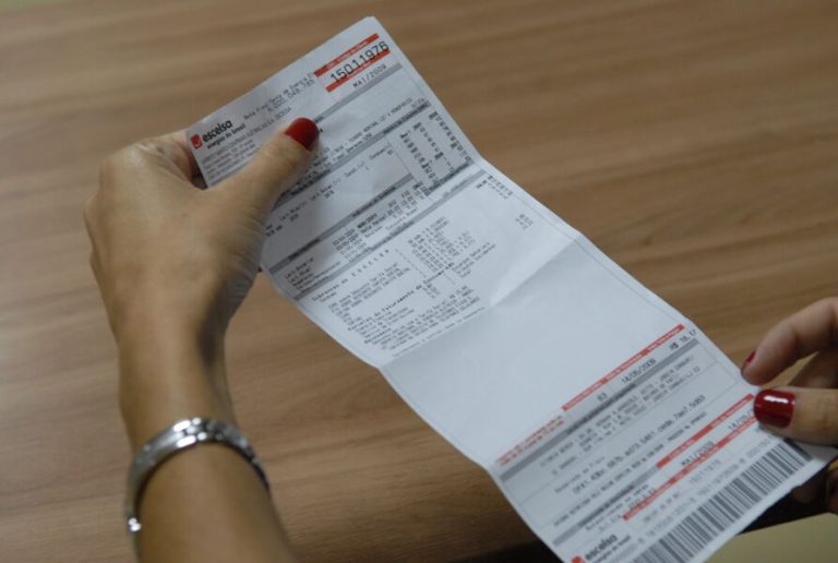 Famílias reduzem conta de luz em até 90% com uso de energia solar no Estado