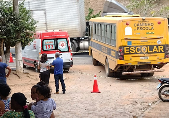 Para salvar neto, idosa morre atropelada por ônibus escolar no Sul do ES