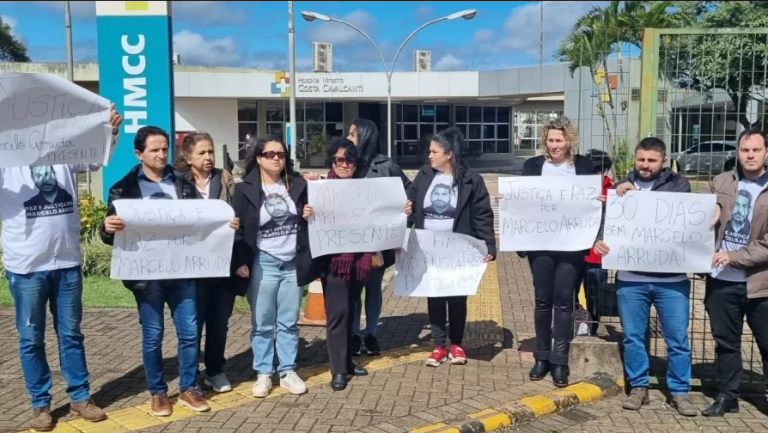 Sob protesto, agente que matou petista tem alta e vai a prisão da Lava Jato