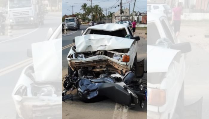 Motorista bate em moto, mata mulher e foge após acidente em Nova Almeida