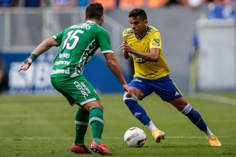 Cruzeiro busca empate com a Chape, mas perde 100% como mandante na Série B