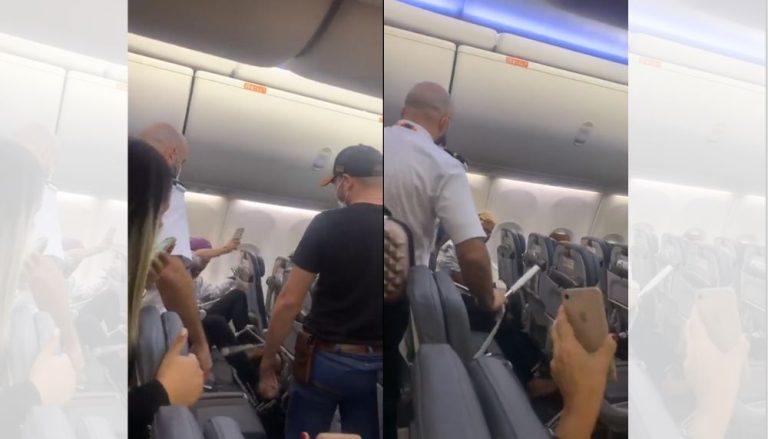 Passageiro quebra poltronas durante voo e é contido por tripulantes