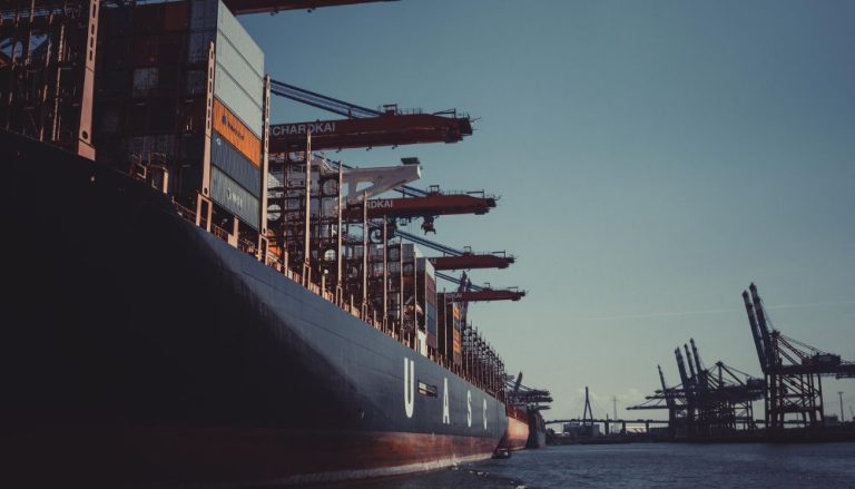 Mergulhadores retiram 95 kg de cocaína de casco de navio