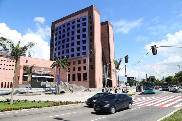 Deputados estaduais criticam falta de votações