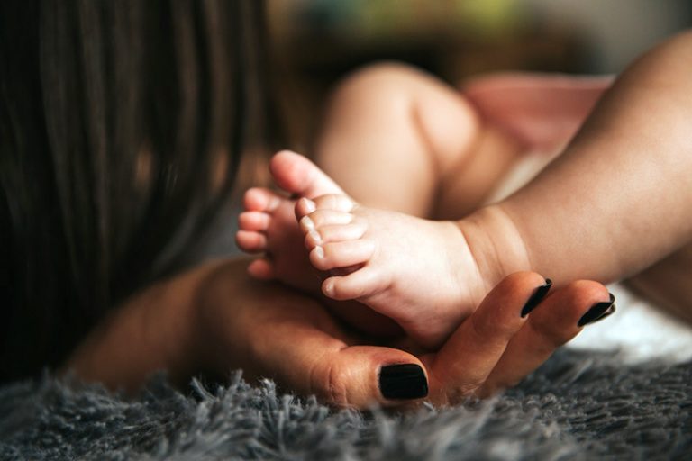 Bebê morre após ser extubado por engano e pais processam Estado