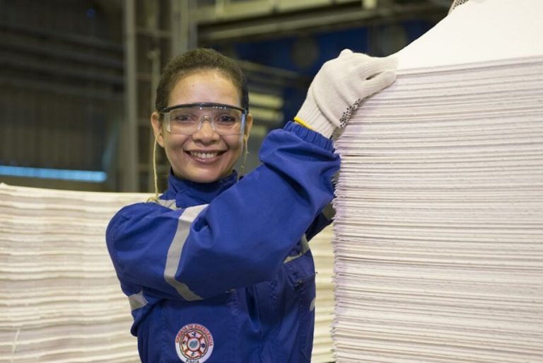 Grandes empresas oferecem chances para jovem ganhar até 8 mil