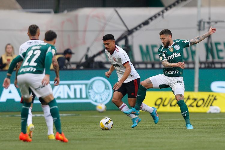 Palmeiras empata com Flamengo reserva, mas tem 8 pontos de vantagem na liderança