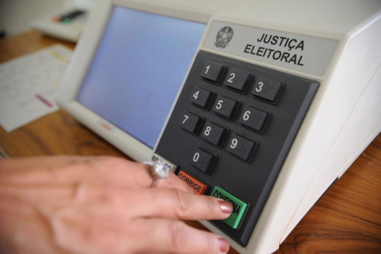 Eleição tem de celebridade puxadora de voto a candidatos com nomes curiosos