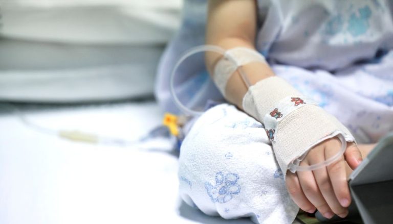 O que é a “gripe do tomate”, que infectou mais de 100 crianças na Índia