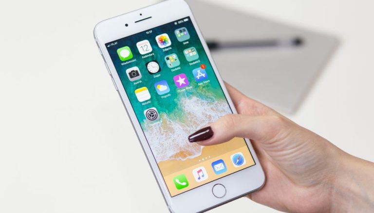 Falha permite a hackers invadir iPhone, admite Apple