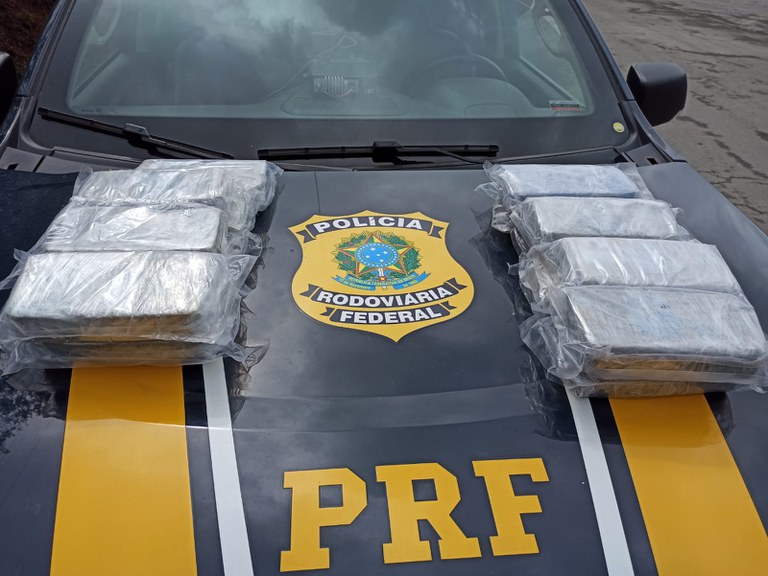 Polícia apreende 15kg de cocaína em carro na Rodovia do Contorno