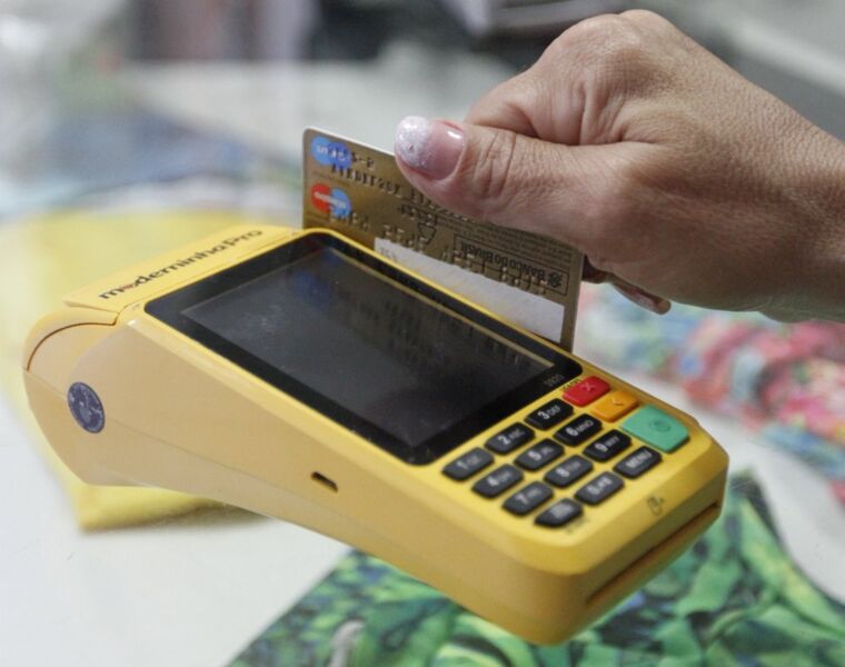 Bancos investigados por possível fraude em cartão de crédito consignado; entenda