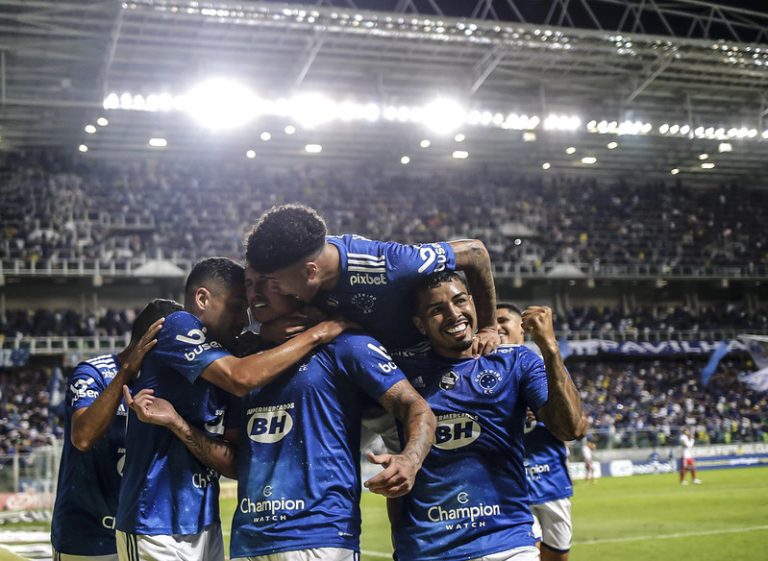 Cruzeiro goleia o Náutico pela Série B, e Edu volta a marcar após 13 jogos