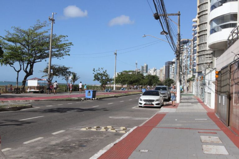 Advogado é esfaqueado no pescoço em prédio na Praia da Costa
